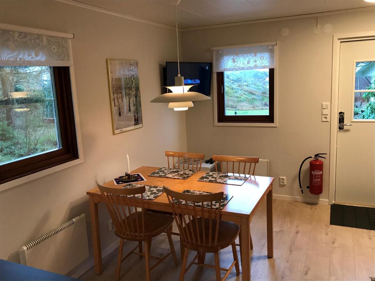 Stuga I Naturskoent Omrade Pa Vaestra Tjoern Saby Eksteriør bilde