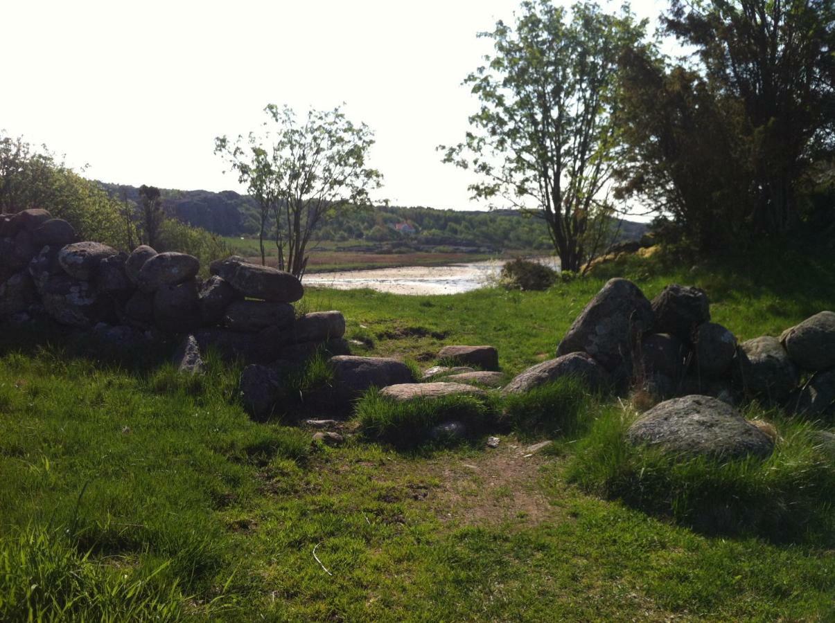 Stuga I Naturskoent Omrade Pa Vaestra Tjoern Saby Eksteriør bilde